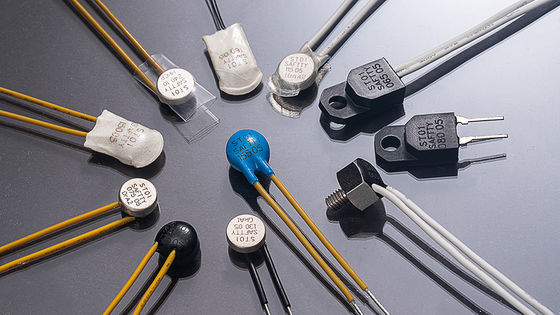 ST01 Θερμικός ασφαλιστής SO6 Ελέγχος θερμοκρασίας με διακυβέρνηση 50-250°C Συνήθως κλειστό ή ανοιχτό αυτόματο ή χειροκίνητο επαναφορά